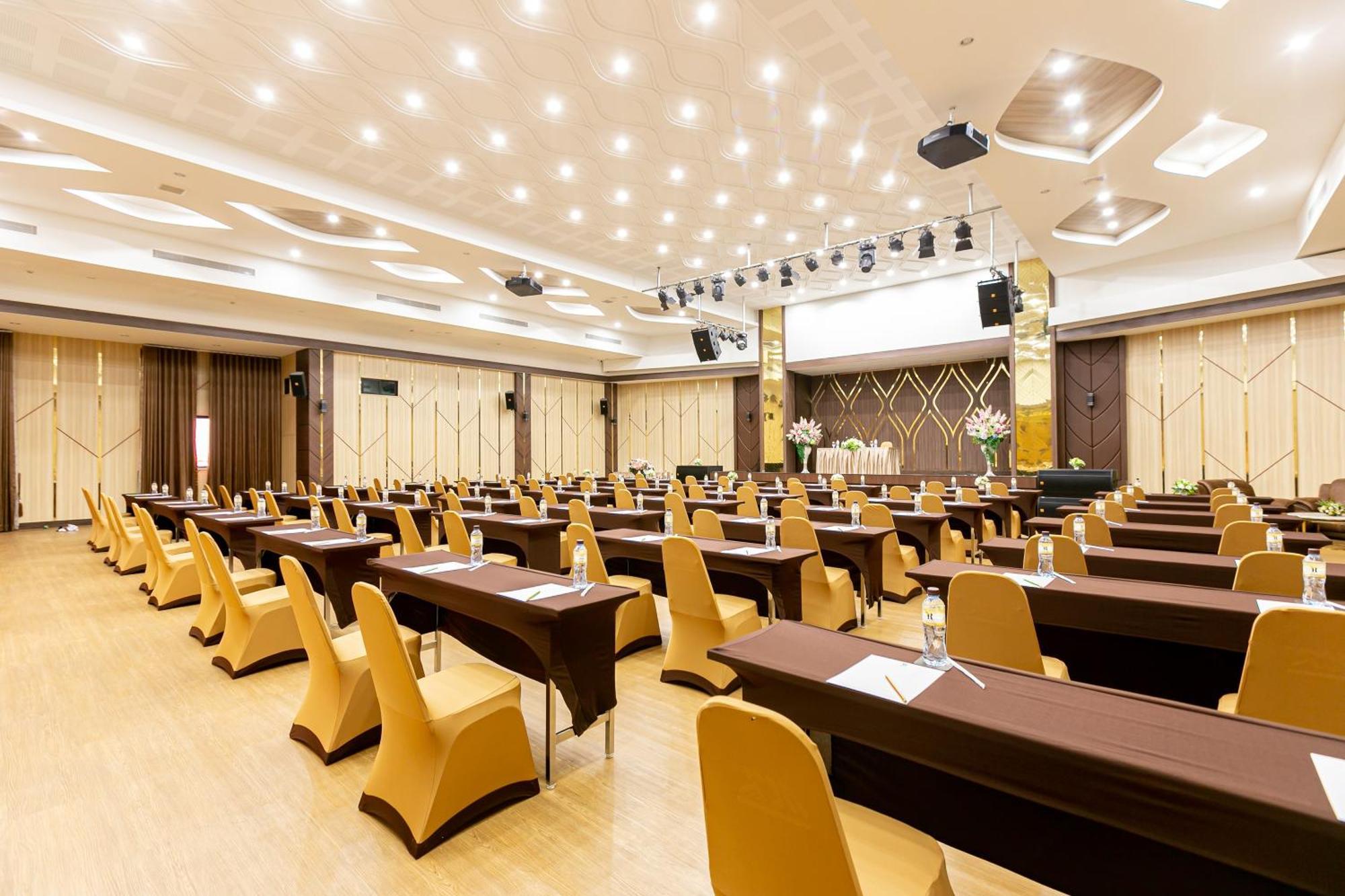 Grand Ratchapruek Hotel Pak Kret Exteriér fotografie