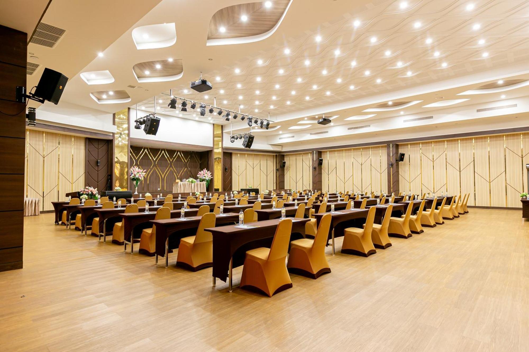 Grand Ratchapruek Hotel Pak Kret Exteriér fotografie
