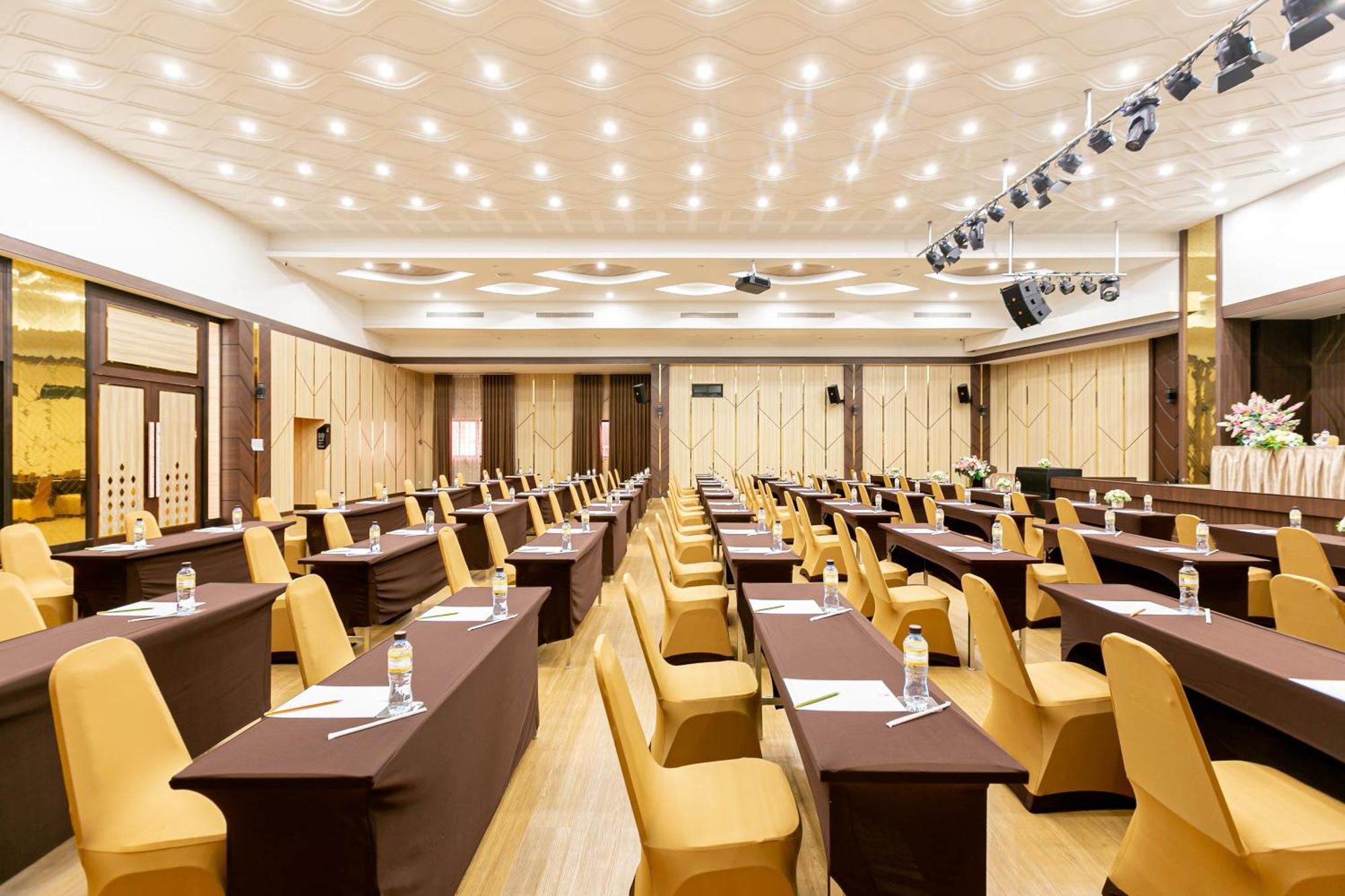 Grand Ratchapruek Hotel Pak Kret Exteriér fotografie